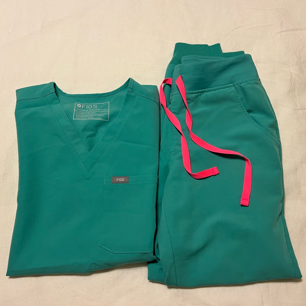 Figs scrub set surgical green
